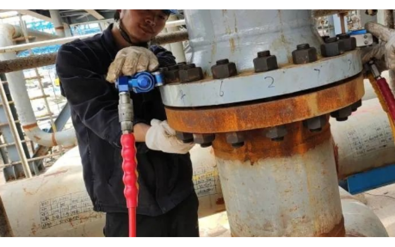 冶金余热回收设备螺栓安装预紧选用KWZK九州官方网页版_九州(中国)液压力矩扳手